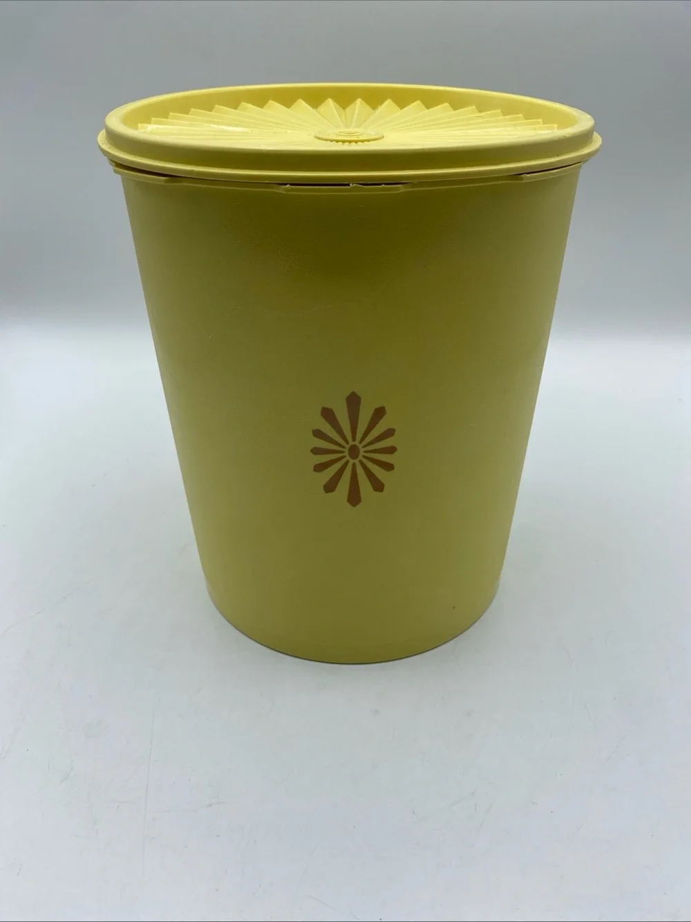 Tupperware vintage yellow